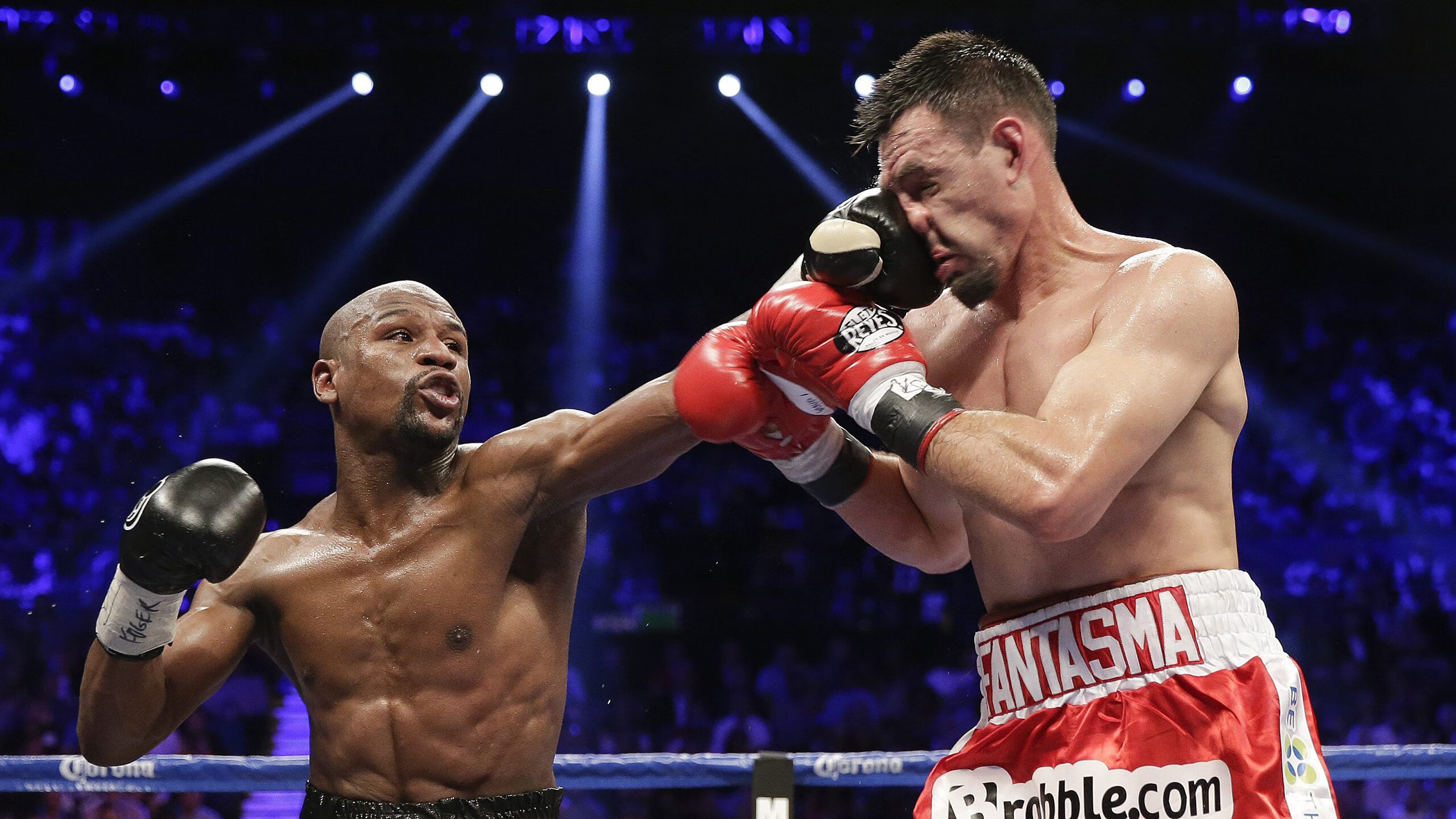 大型夜光水上摩托表演,灯火辉煌中的极速狂飙,水上摩托长啥样